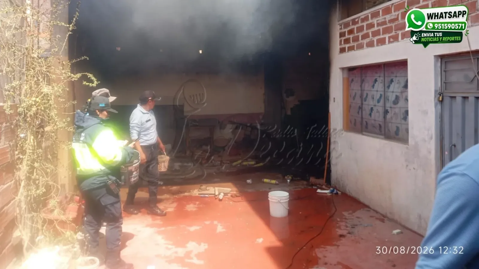 Serenazgo y vecinos rescatan a mujer y su menor hijo durante incendio en vivienda de Juliaca