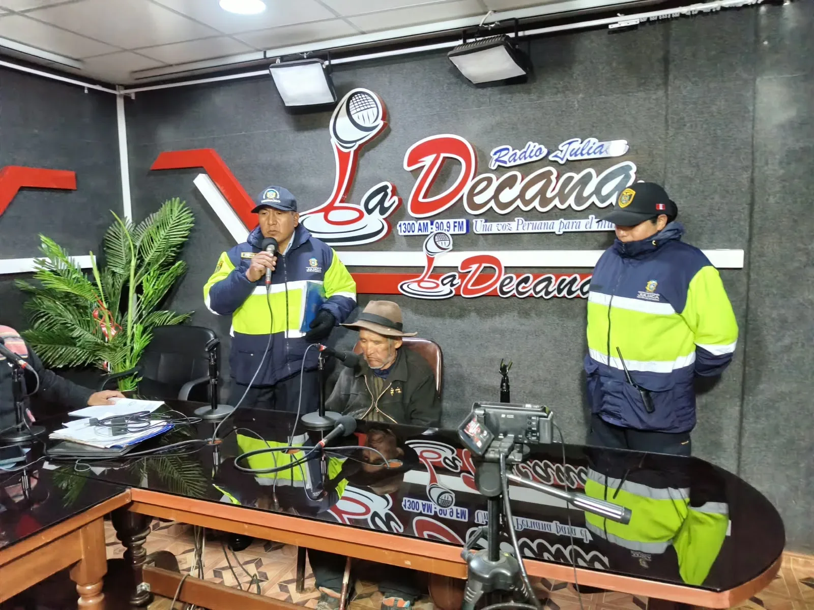 Encuentran a adulto mayor desorientado en la salida Lampa de Juliaca y buscan a sus familiares