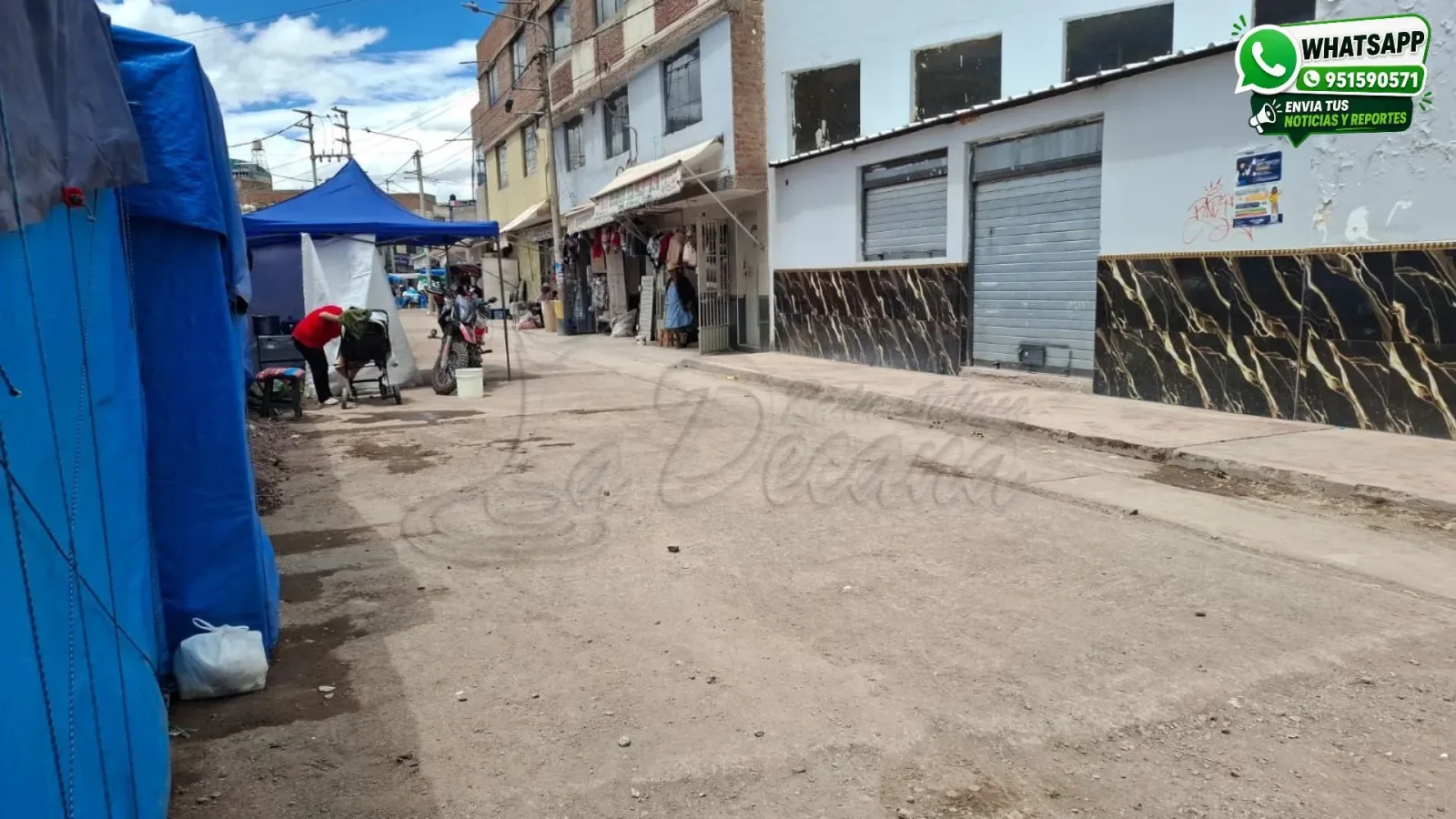 Vecinos-denuncian-suciedad-y-bloqueo-de-accesos-por-feria-en-la-avenida-Ferial-de-Juliaca