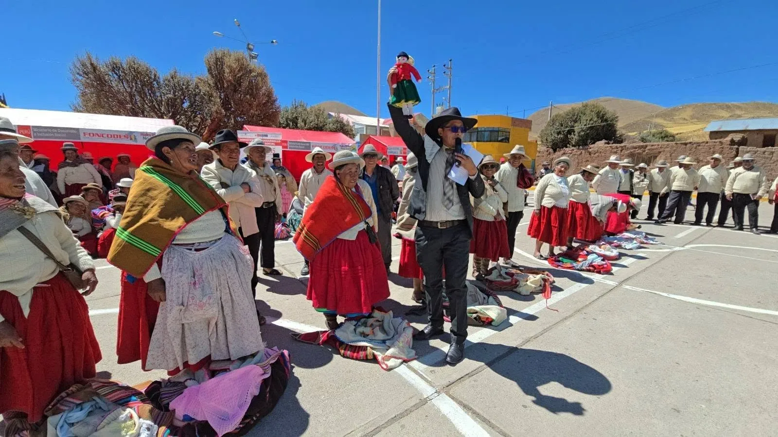 kuraq tayta mamakuna ilave-muñeka
