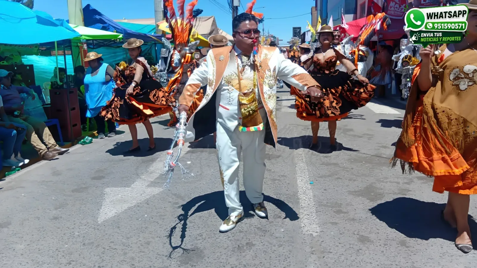 Coreógrafo-Huber-Mamani-Apaza-recibe-reconocimiento-por-su-aporte al-folclore-de-Juliaca