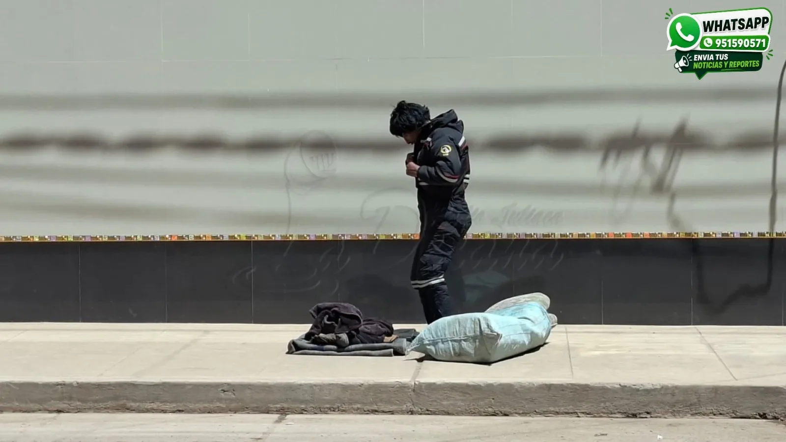 Vecinos alertan por hombre que permanece en la vía pública y piden atención de autoridades