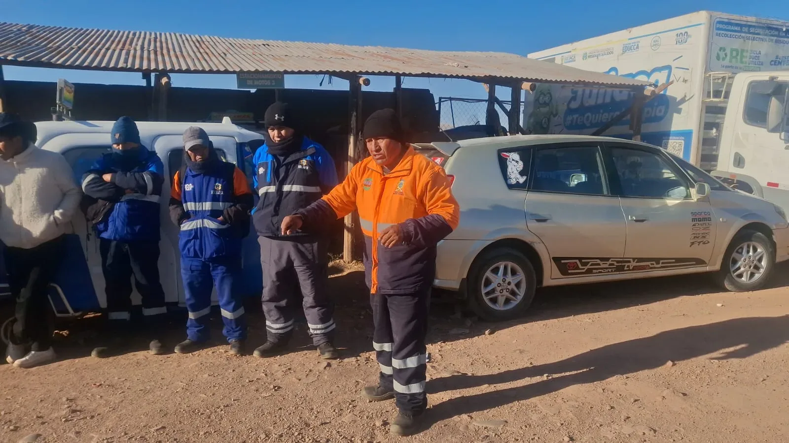 Choferes de limpieza protestan en Juliaca por desabastecimiento de combustible