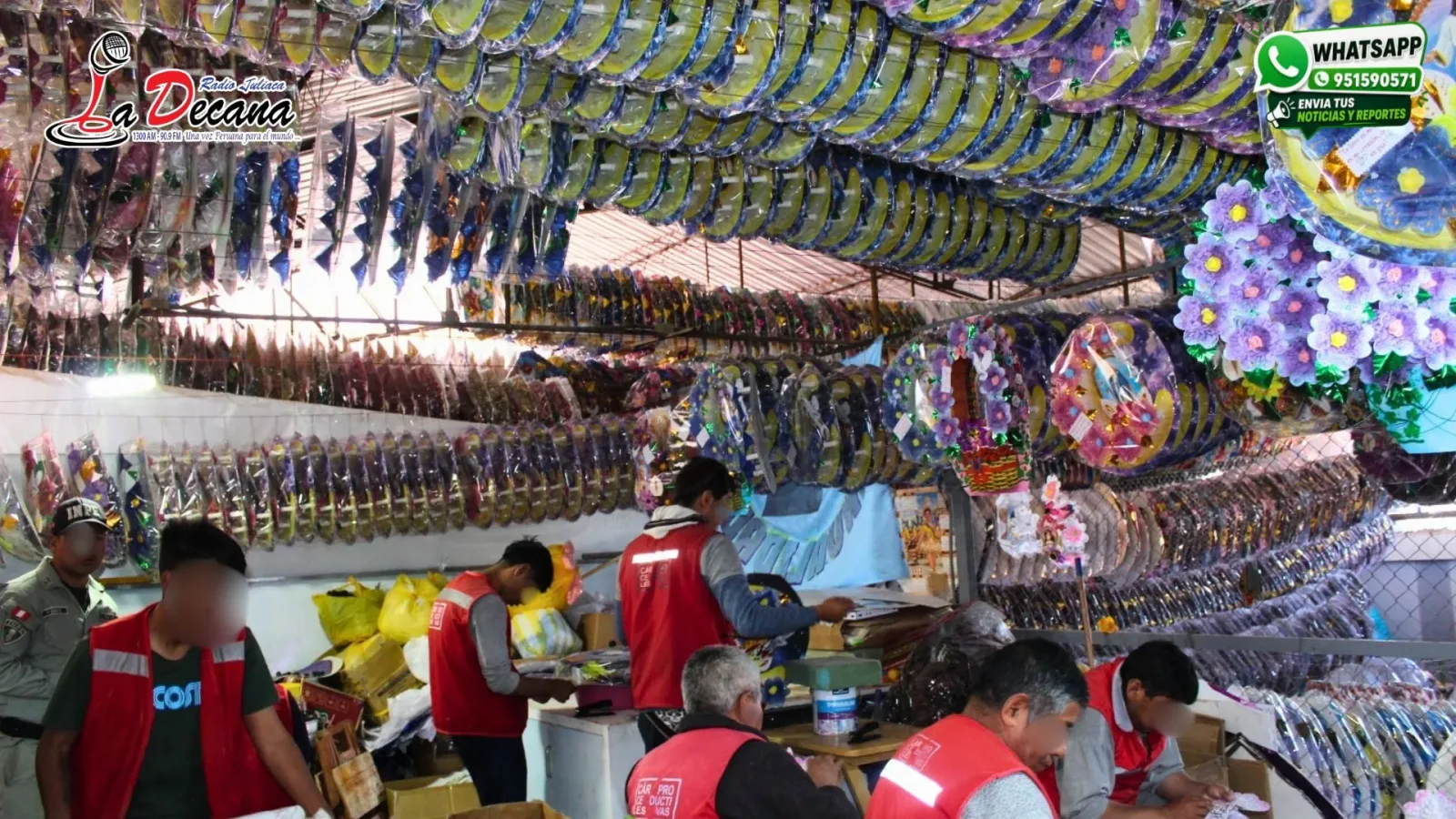 Internos del penal de Juliaca elaboran más de 35 mil coronas para la campaña de Todos los Santos