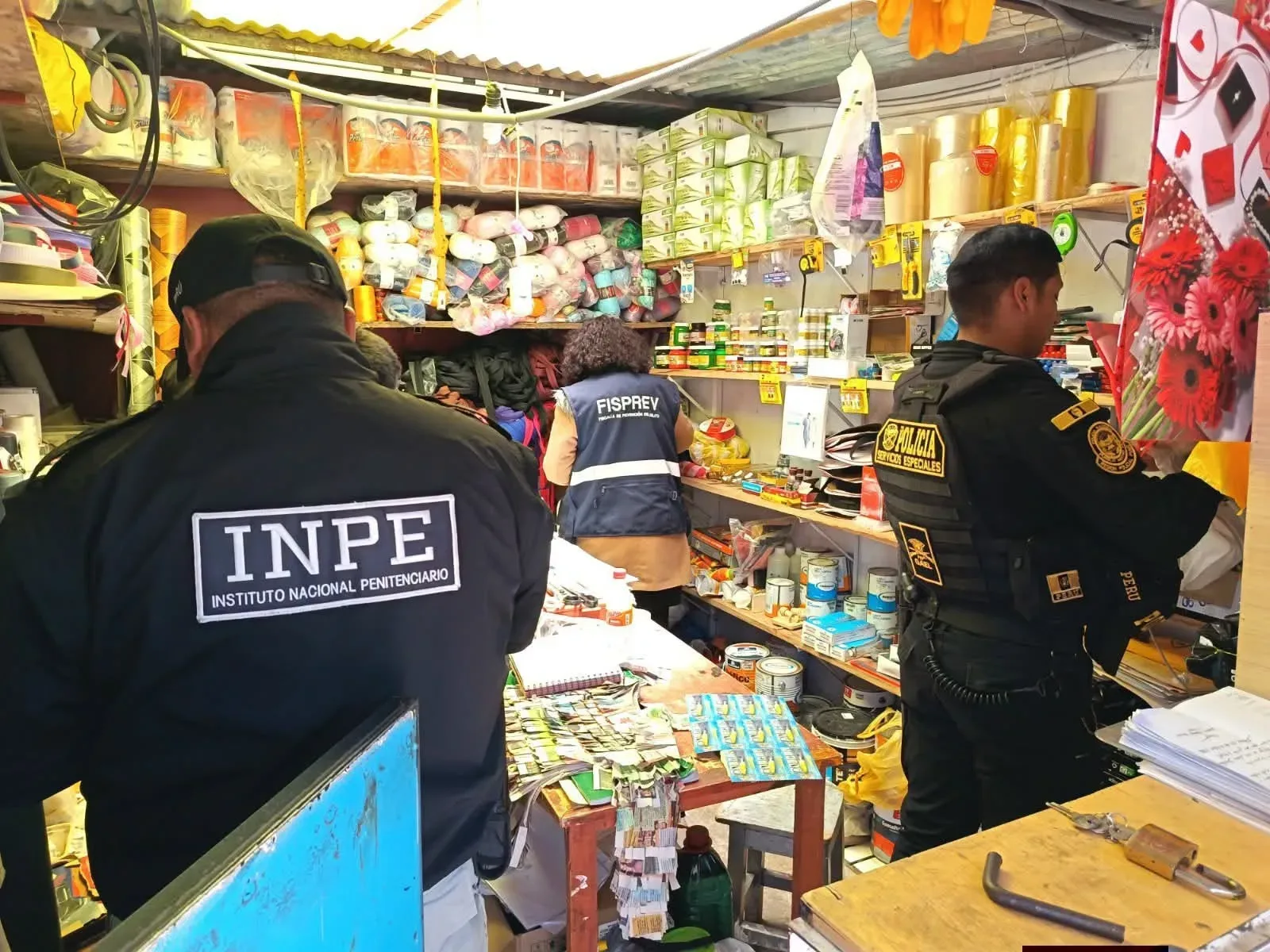 INPE realiza operativo en el penal de Juliaca e incauta objetos no autorizados