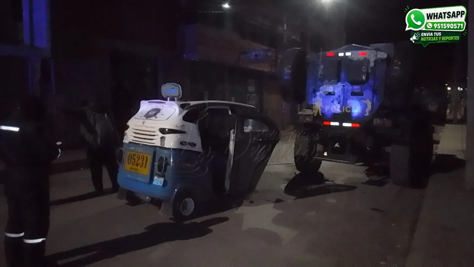 Joven queda atrapado entre los fierros de su moto torito tras chocar contra tanqueta policial en Juliaca