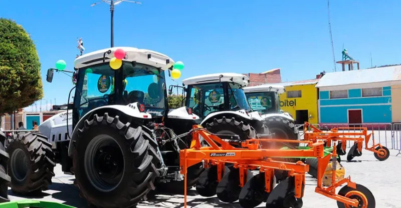 tractores agrícolas completamente equipados