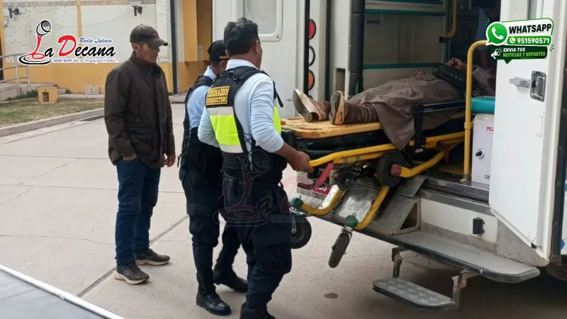 Mujer resulta herida tras despiste de motocicleta en la salida a Lampa