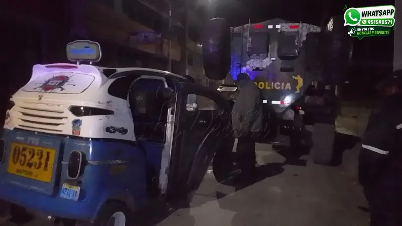 Joven queda atrapado entre los fierros de su moto torito tras chocar contra tanqueta policial en Juliaca