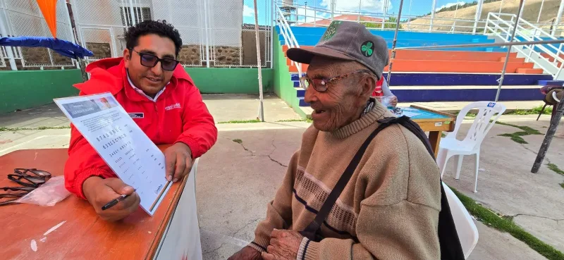 Huancané: más de mil adultos mayores reciben lentes de sol y de lectura a través de Pensión 65